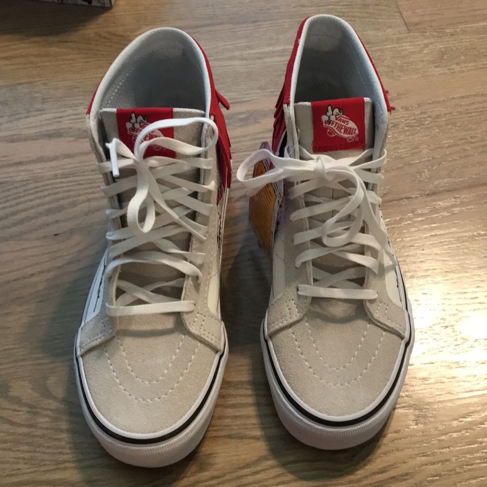 Snoopy themed vans!